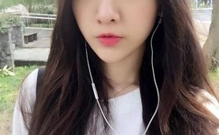 扒开双腿被两个男人玩弄漫画